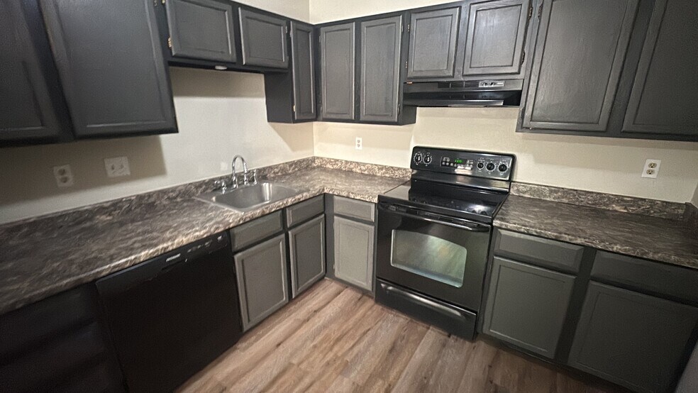 Building Photo - 1210 Iowa Ave