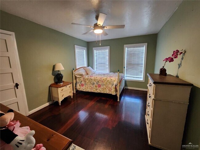 Building Photo - 22 Laurel Ave