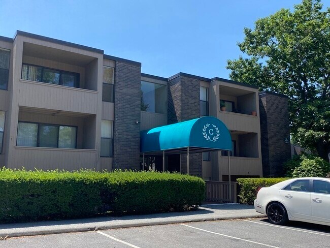 Building Photo - 30 Shrewsbury Green Dr