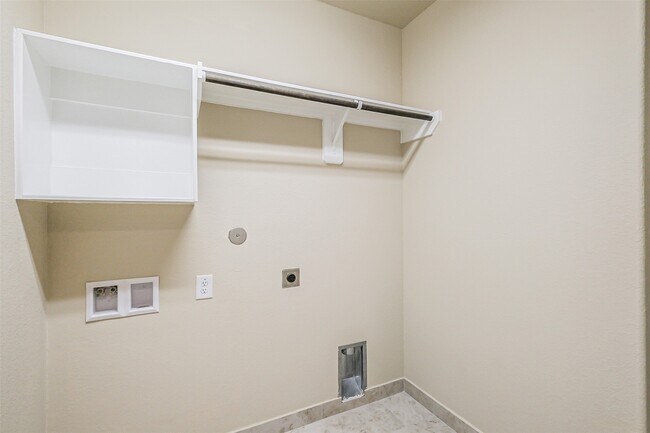 Building Photo - 11005 Cres Light Way