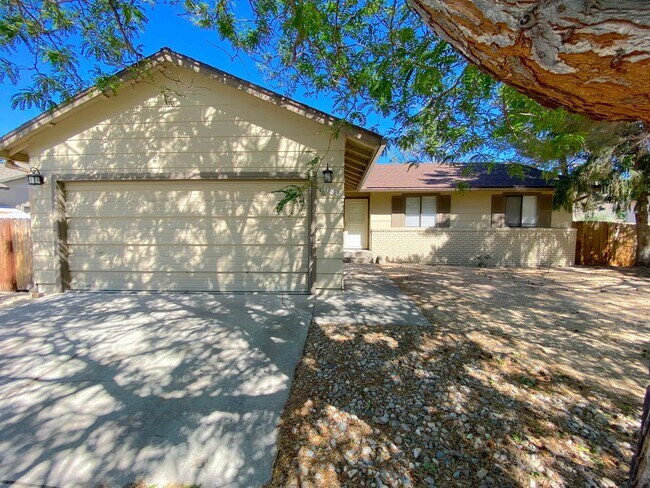Building Photo - 4980 Reggie Rd