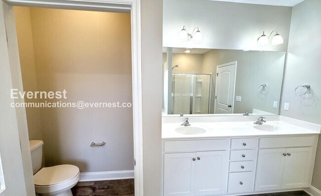 Building Photo - 130 Shrewsberry Dr