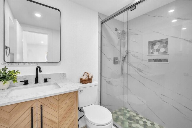 Building Photo - 770 SE 2nd Ave