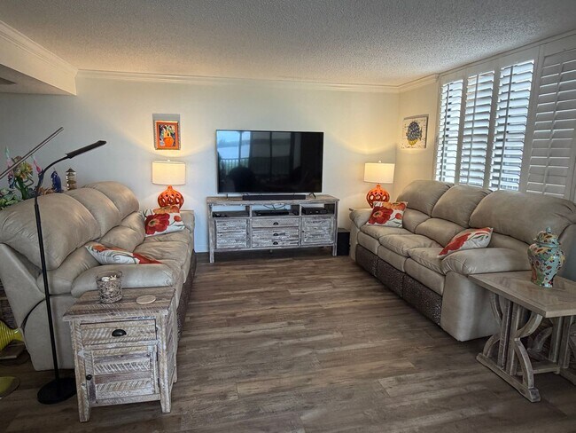 Building Photo - High Season Rental on Siesta Key at Turtle...