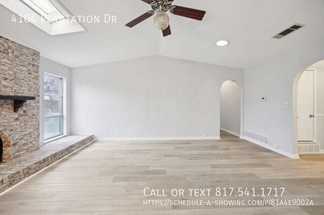 Building Photo - 4104 Plantation Dr