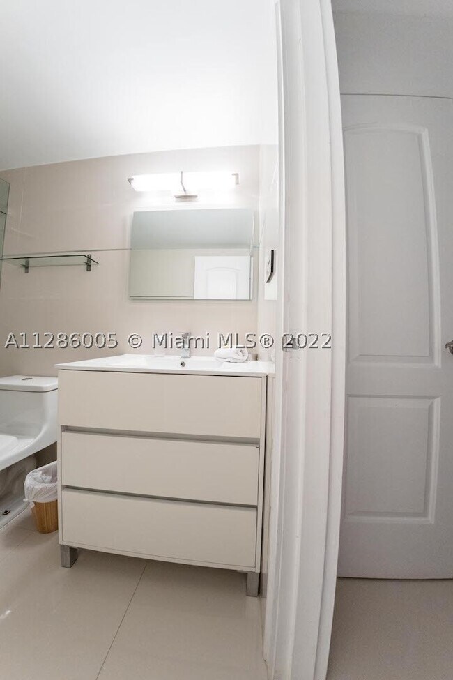 Building Photo - 5601 Collins Ave