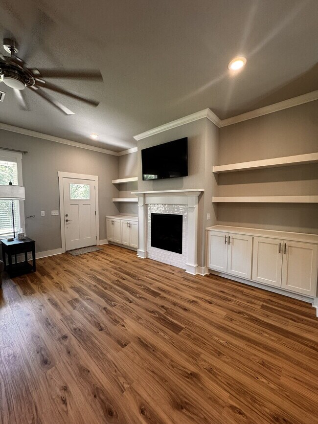 Building Photo - 12 Hobkirk Dr