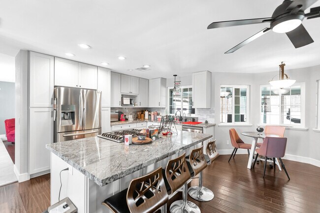 Building Photo - 73853 Playa Vista Dr