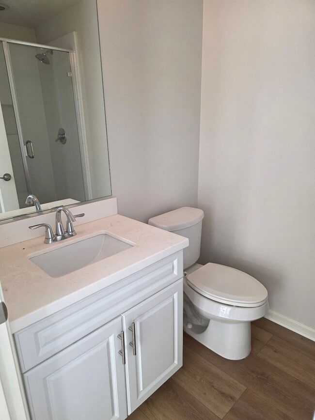 Building Photo - Gorgeous 3 Bedroom Townhome in Paseo del S...