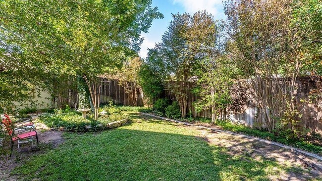 Building Photo - 900 Tupelo Dr