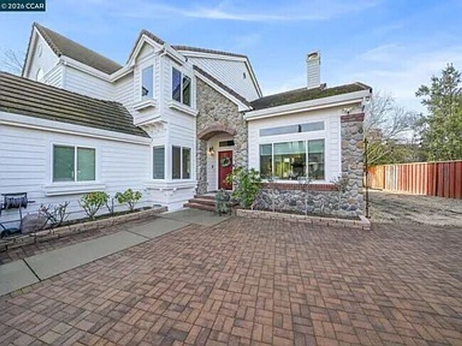 Building Photo - Luxury, comfort, and breathtaking surroundings in Stunning Clayton home!