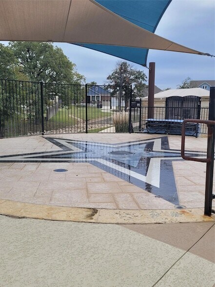 Building Photo - 121 Tall Grass Dr