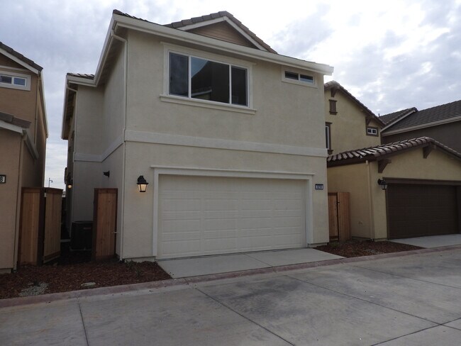 Building Photo - Beautiful Patio Home