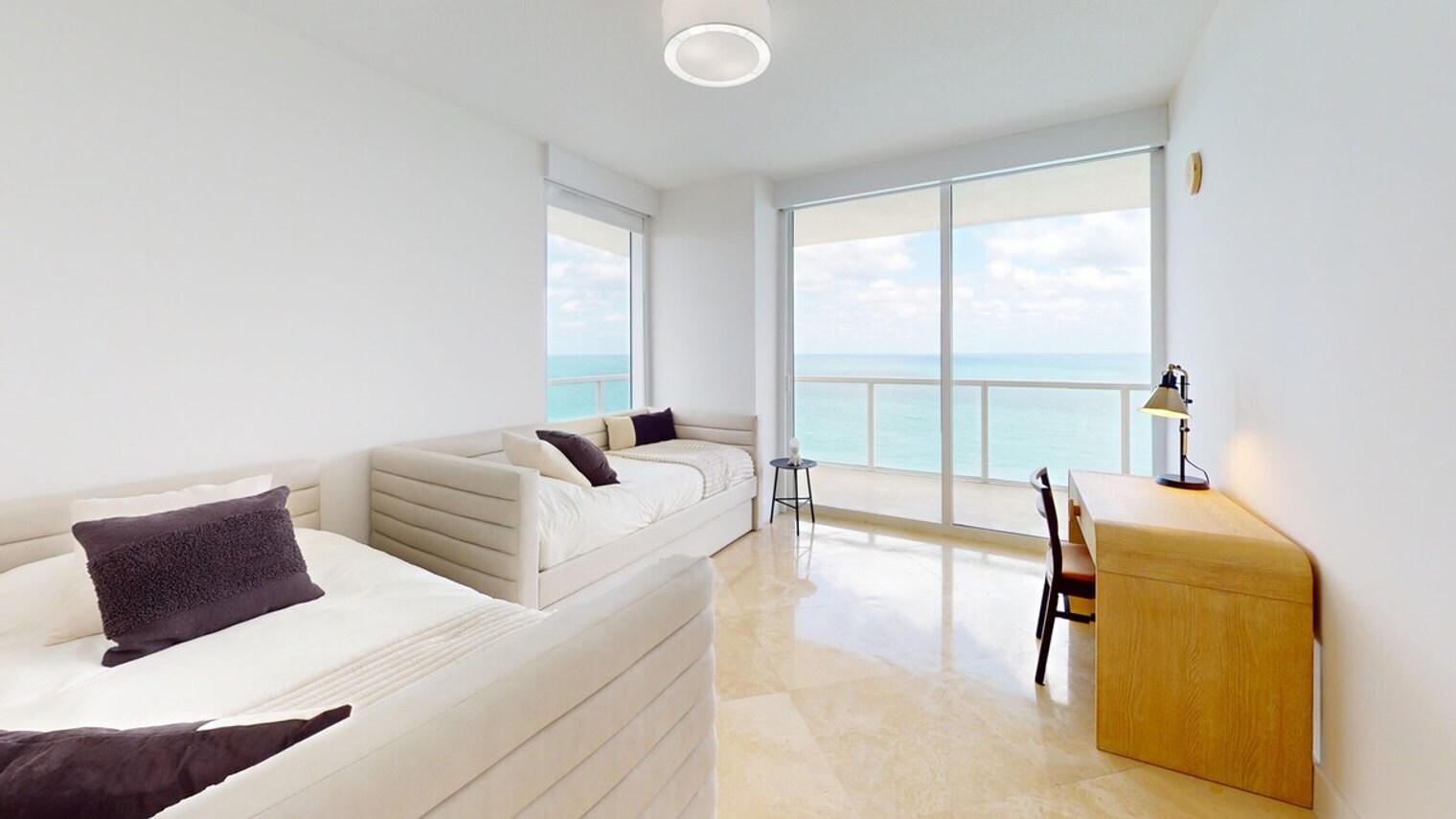 Building Photo - 16711 Collins Ave
