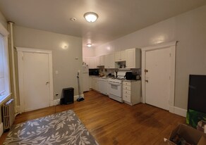 Building Photo - 447 Park Dr
