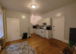 Building Photo - 447 Park Dr