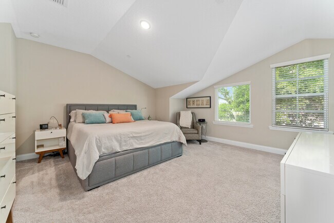 Building Photo - 115 E Concord St