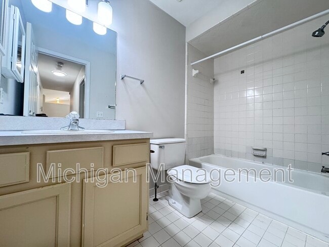 Building Photo - 173 Algansee Dr