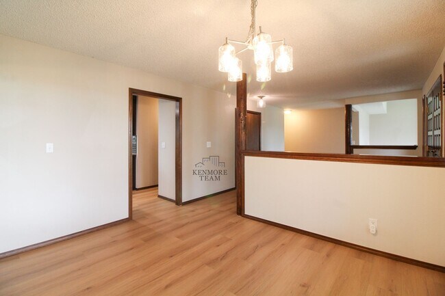 Building Photo - 3 Bed/2.5 Bath House in Pasco Near the River!