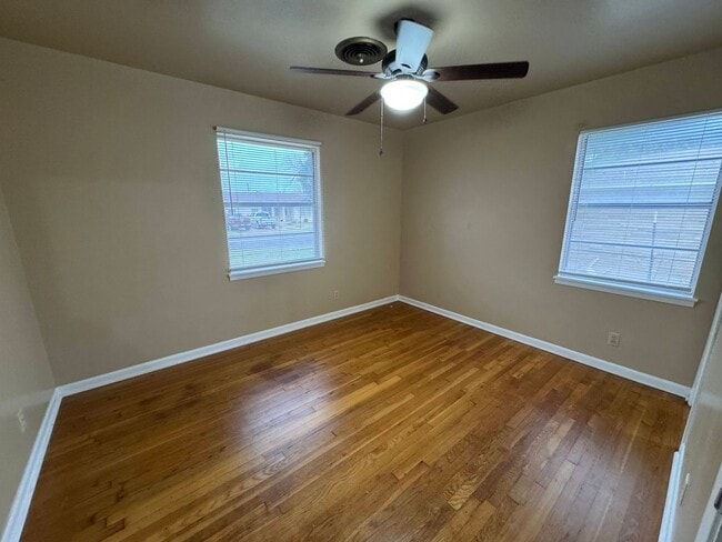 Building Photo - 2318 Mary Ln