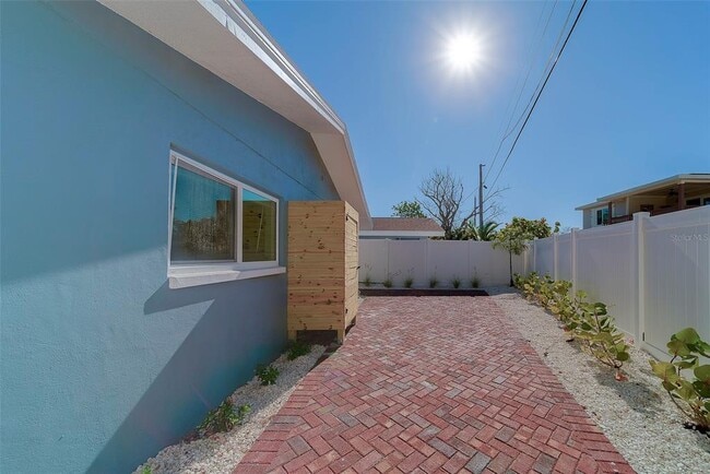 Building Photo - 13248 4th St E