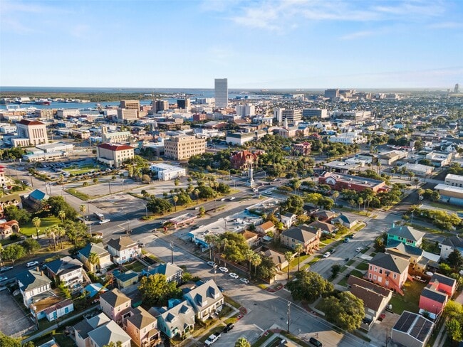 Building Photo - 1015 26th St