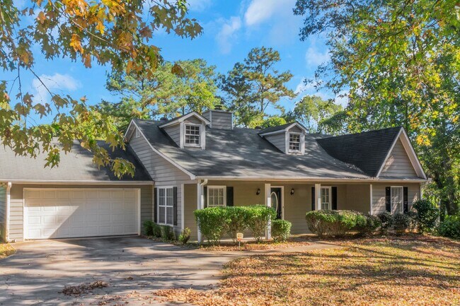 Building Photo - Charming 3BR/2BA Ranch Home with Spacious Backyard & Deck!