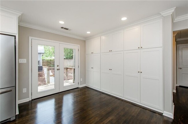 Building Photo - 729 Sunnybrook Dr