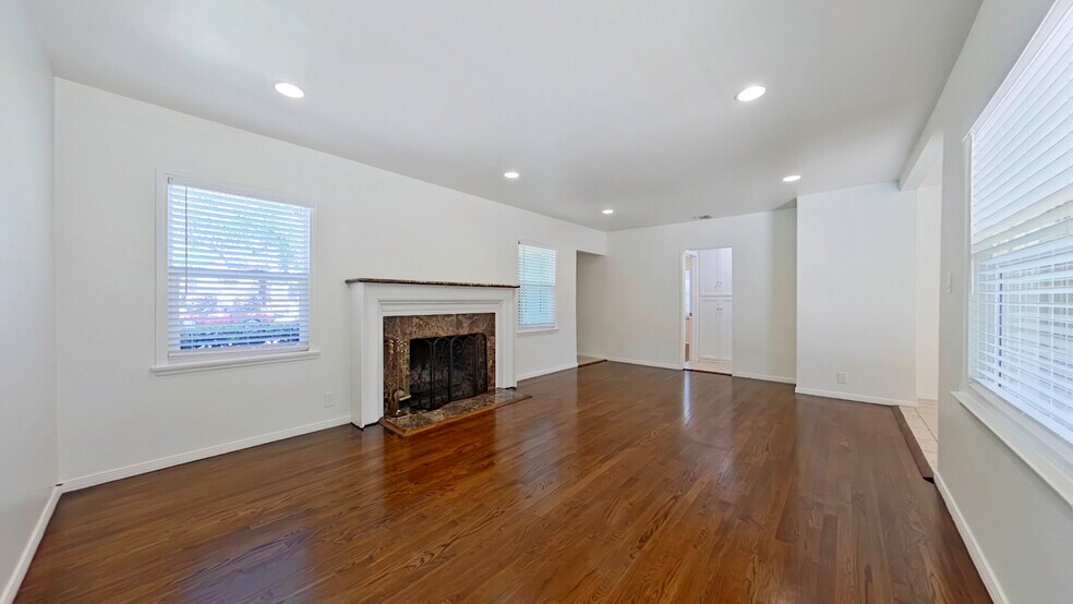 Building Photo - 3250 Las Lunas St