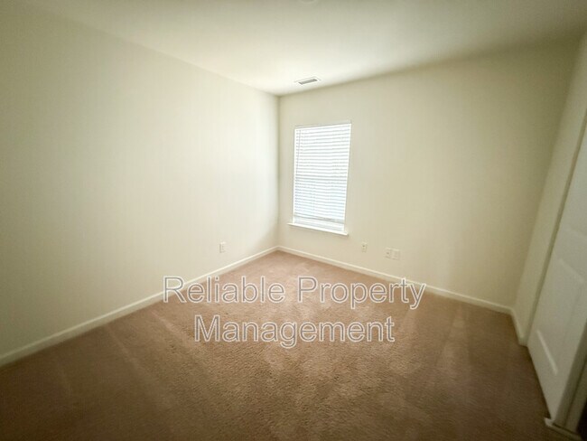 Building Photo - 944 Avondale Dr