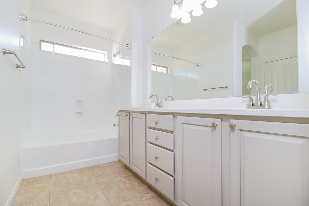 Building Photo - 17043 W Zuni St