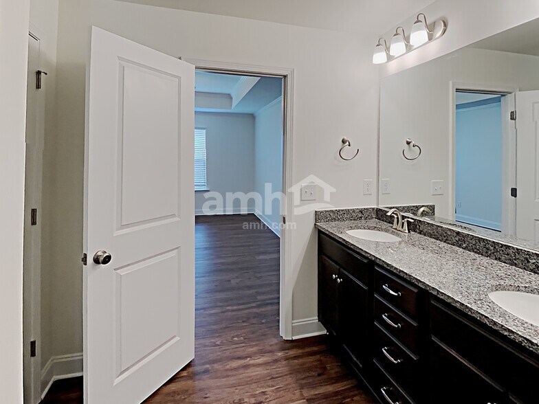 Building Photo - 688 Woodall Rd