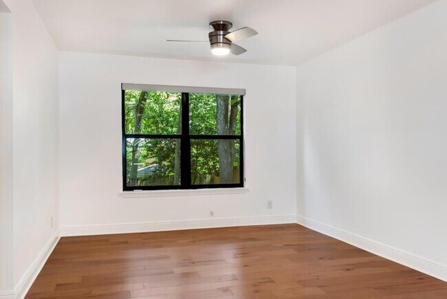 Building Photo - 1708 Fawn Dr