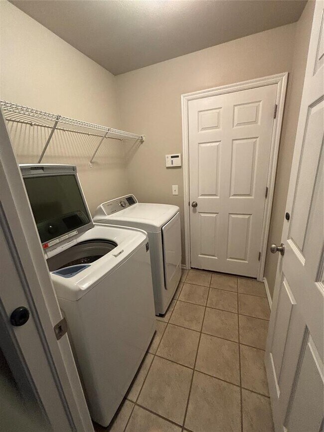 Building Photo - 3005 Grant Rd