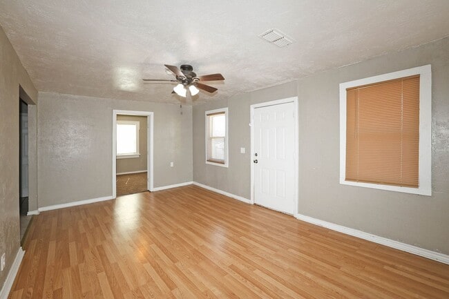 Building Photo - Great 3/2 in Southlawn