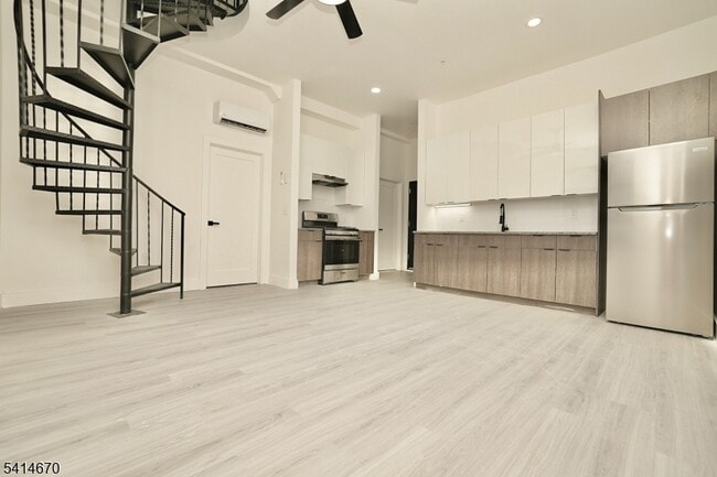 Building Photo - 536 Central Ave