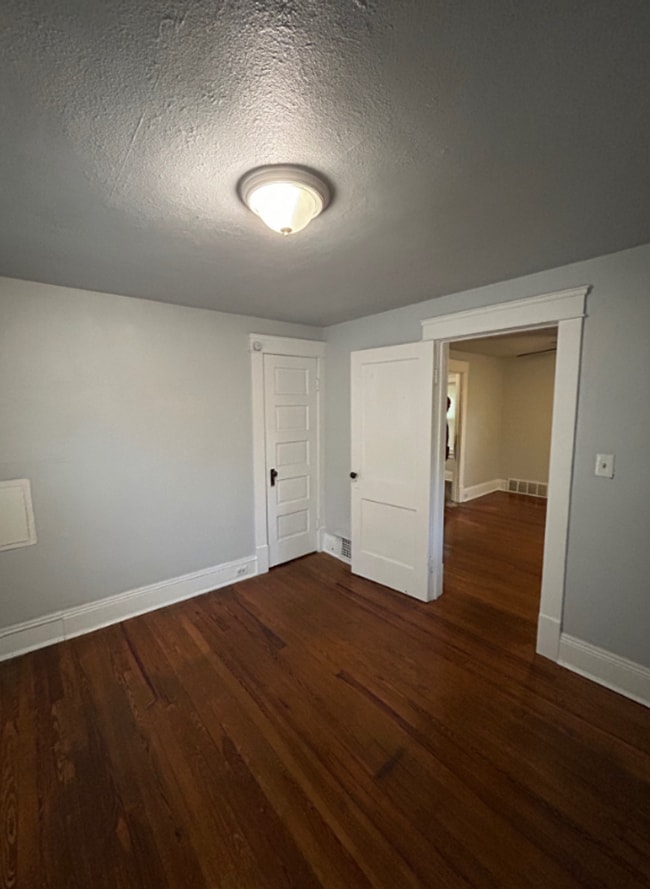 Building Photo - 15815 Parkgrove Ave