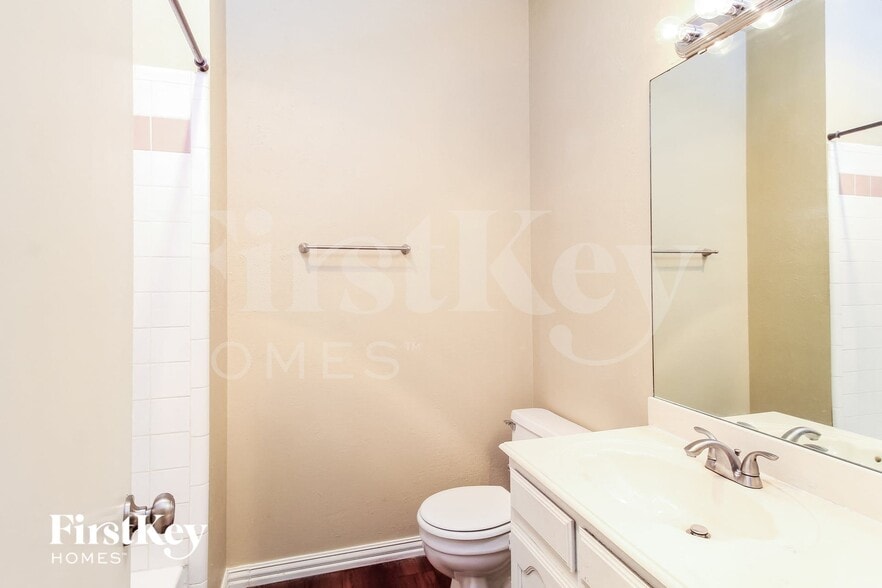 Building Photo - 705 Running Creek Dr