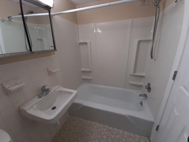 Building Photo - 157 Main Street, Unit B