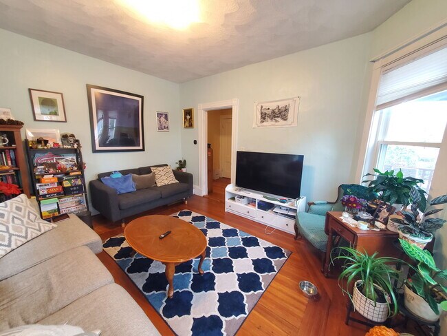 Building Photo - 72 Marshall St