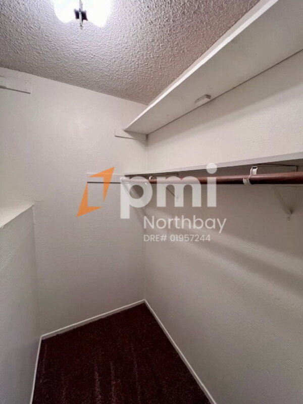 Building Photo - 1977 Woodglen Ln