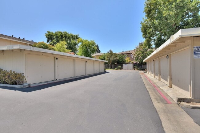 Building Photo - 1225 Picasso Dr