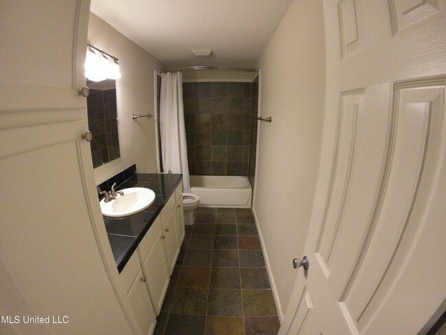 Building Photo - 1235 Linden Pl