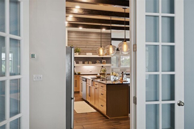 Building Photo - 16720 Horondelle Dr
