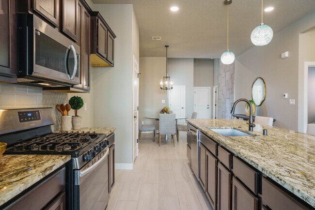 Building Photo - 3289 Oakmount Dr SE