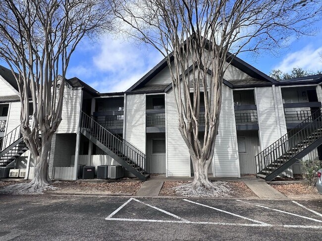 Building Photo - 874 Yorkchester Dr