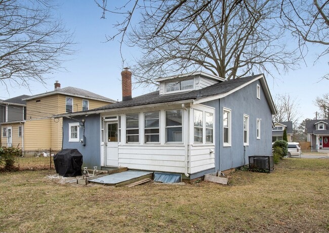 Building Photo - $2,000 / 3 br / 2.0 ba / 1,249 sqft