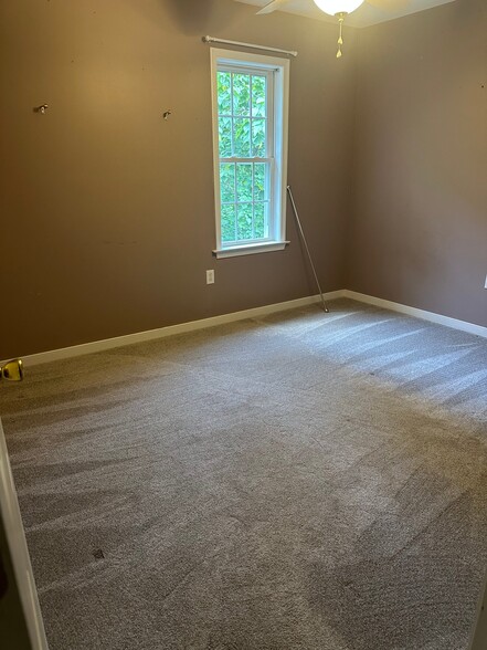 Building Photo - 15731Pypers Pointe Dr
