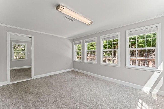 Building Photo - 5605 Martin Grove Dr NW
