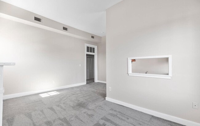 Building Photo - Charming & Spacious 2BR Right in the Heart...